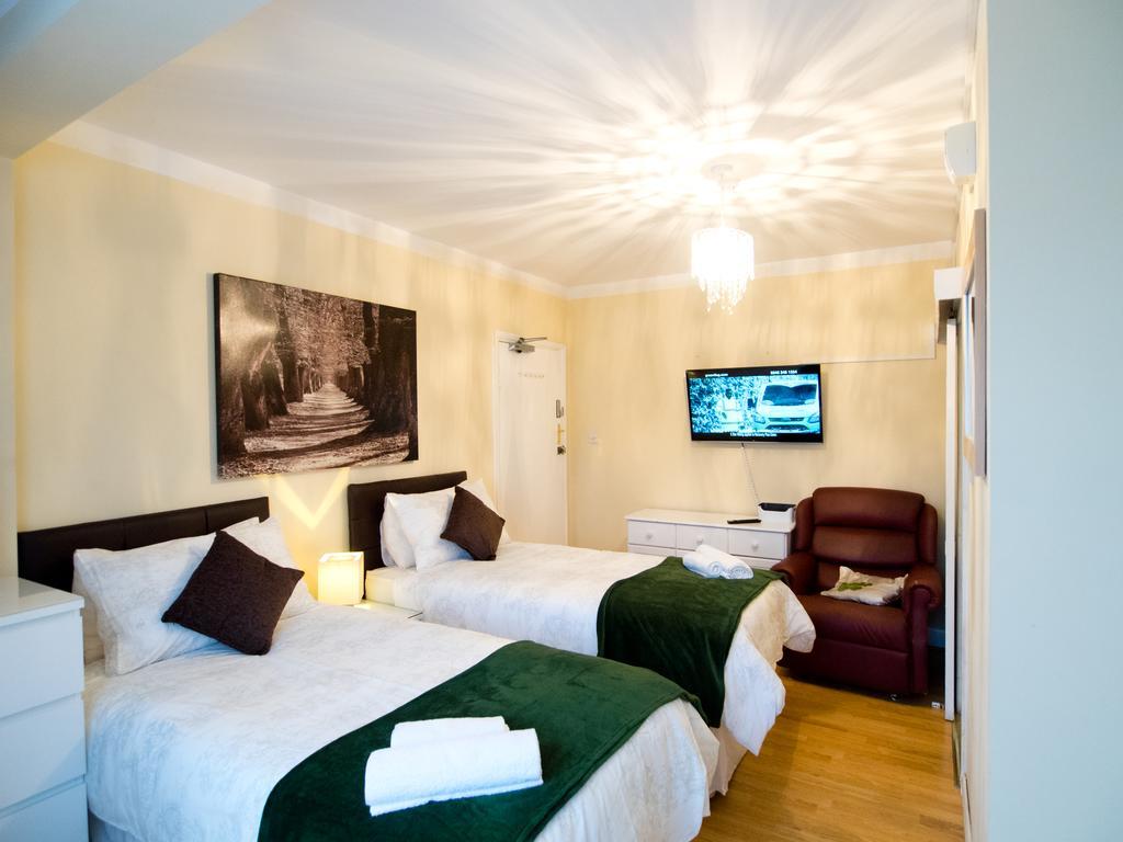 Gable Lodge London Room photo
